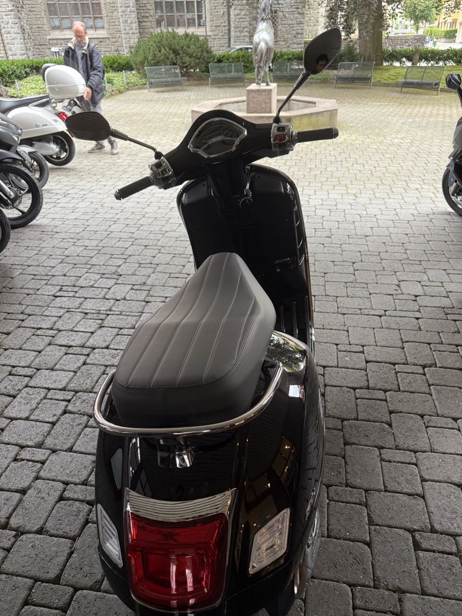 Vespa Scooter: Vespa GTS 300 – Nuovo (secondo la descrizione) da Luzern venduto da TheDoctor05 8