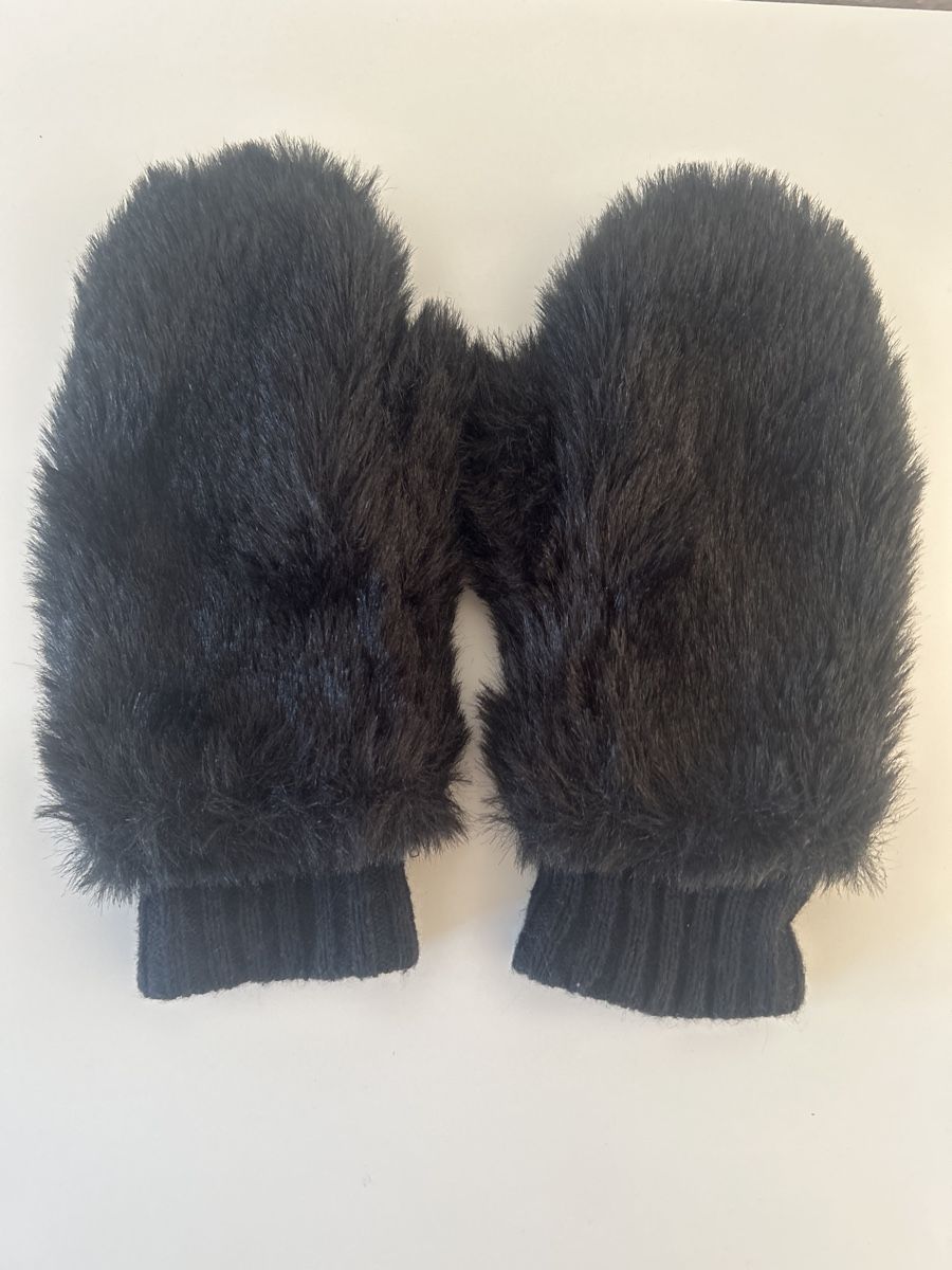 Handschuhe & Handstulpen: Schwarze Kunstfell Fäustlinge Handschuhe Winter warm – Gebraucht aus Bergdietikon von Robine02