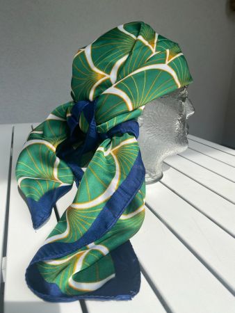 NEU 100% Seide, Schal, Foulard, Bandana, 66x66cm, Muster