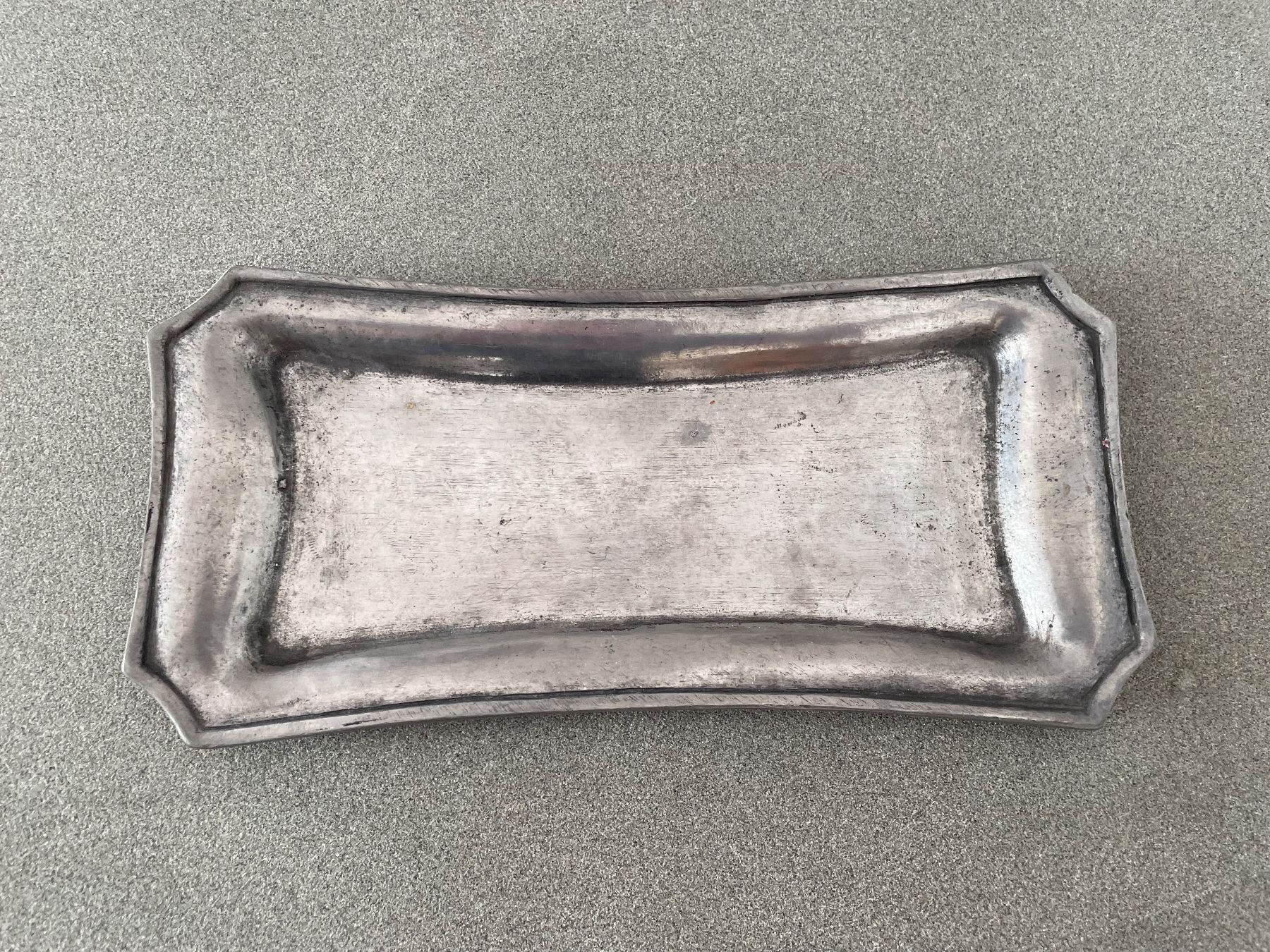 Servierplatten: Vintage Zinn Ablageschale – Gebraucht aus Schaffhausen von Percilitor