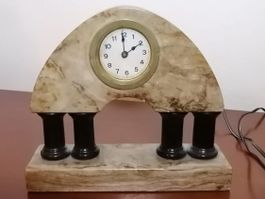 Dekorative Marmoruhr – klassisches Säulen‑Design – schwer