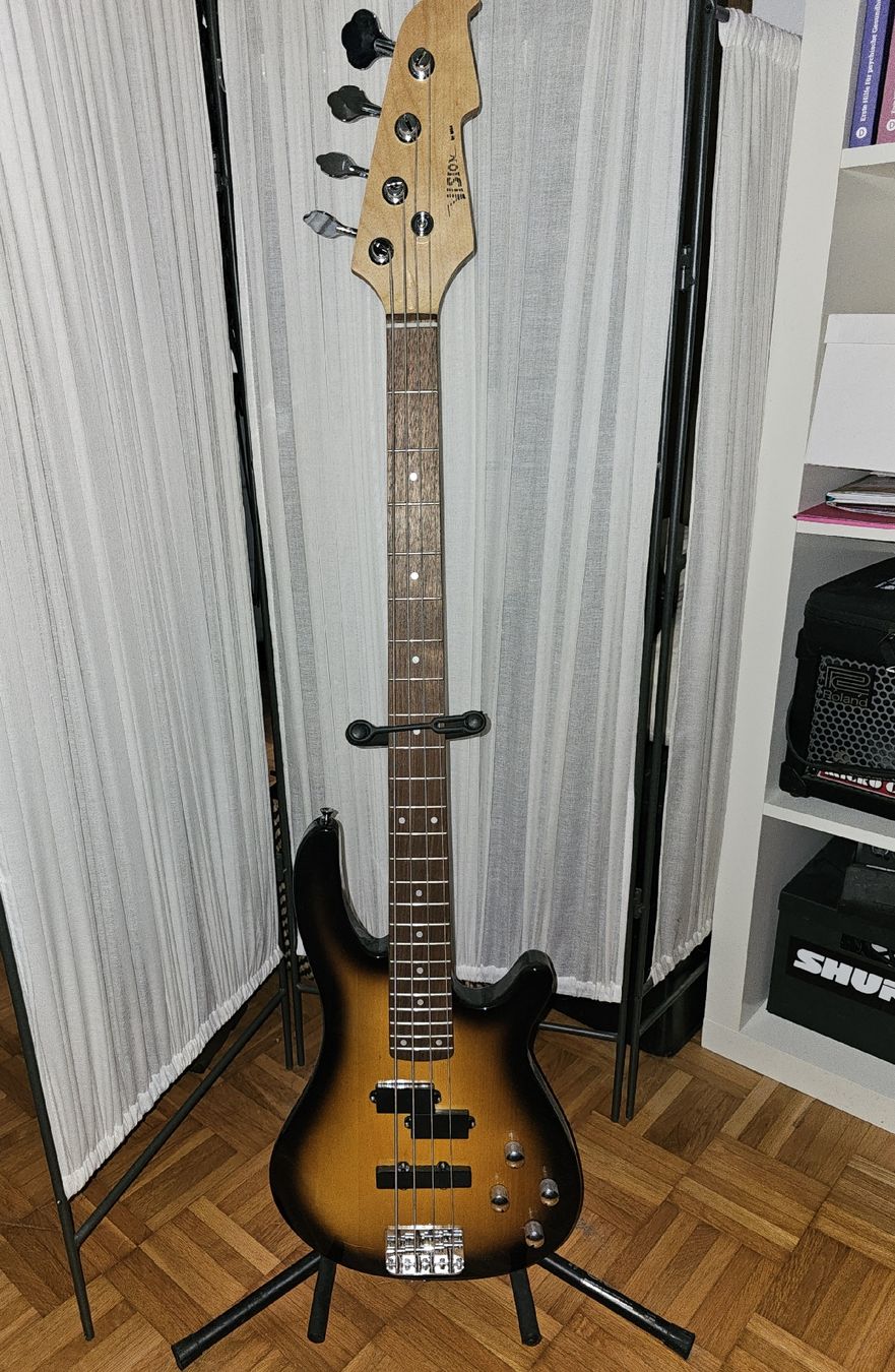 Strumenti musicali: Günstige Einsteiger E-Bass Gitarre – Usato da Sisseln AG venduto da Laif