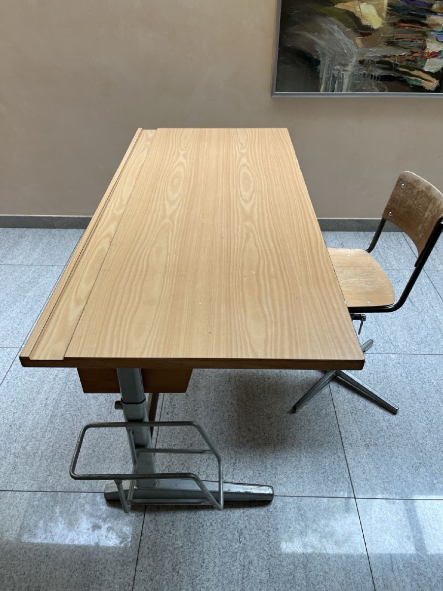 Schreibtische: Kinder-Schreibtisch – Gebraucht aus Stallikon von g_amisha