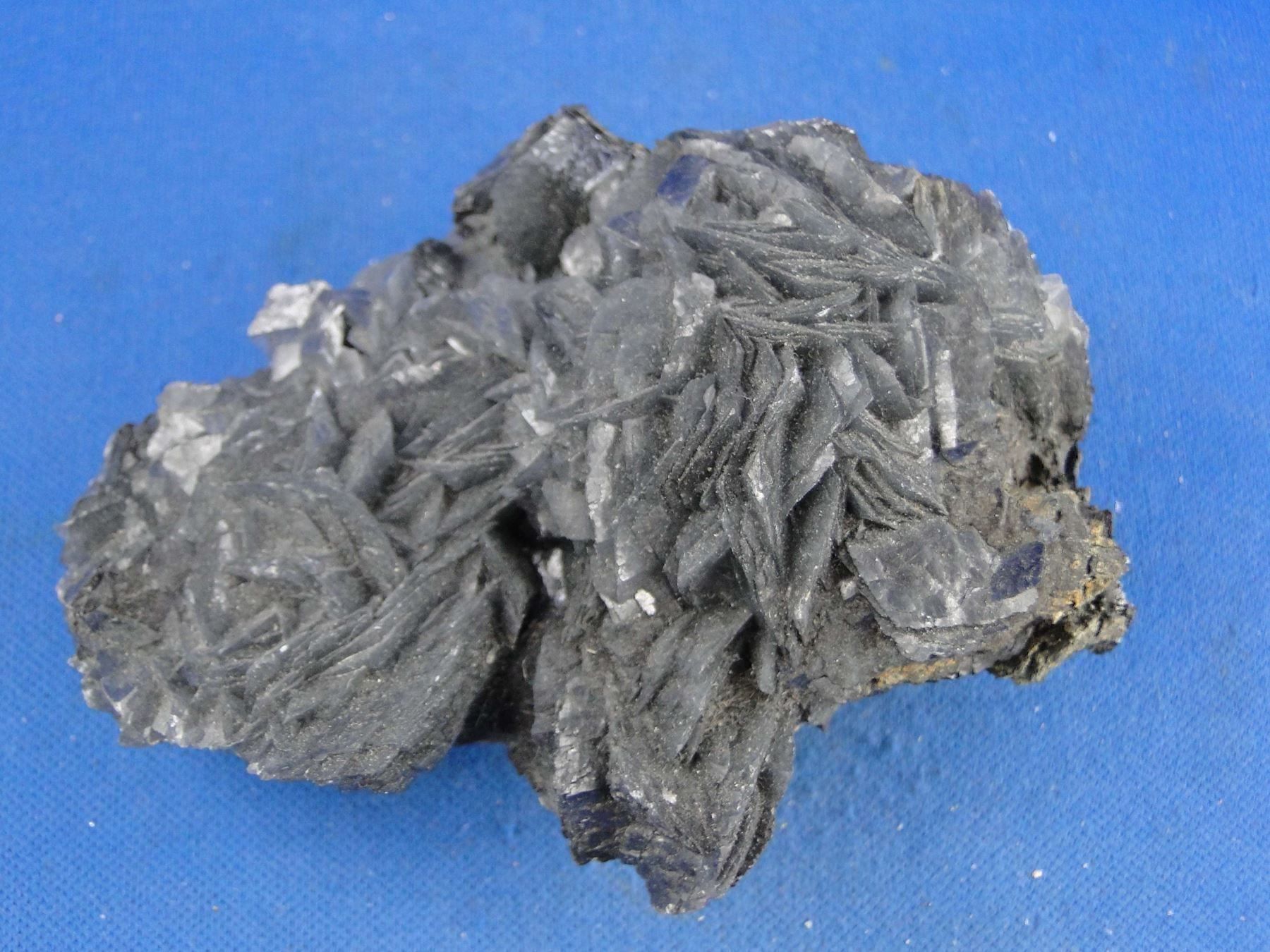 Minerali & Pietre curative: Calcit mit Boulangerit-Einschluessen – Usato da Schinznach Bad venduto da Demerald 6