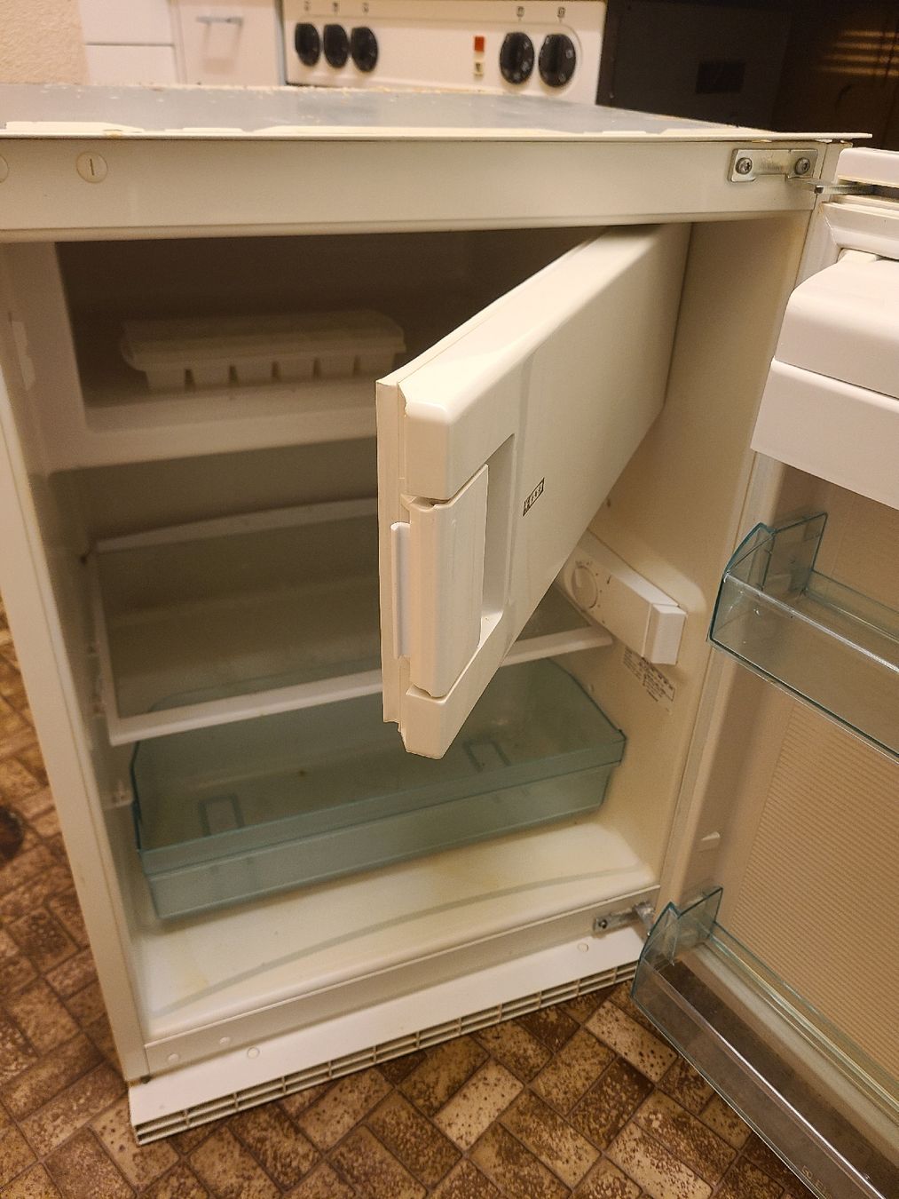 Electrolux Frigoriferi: Kühlschrank Electrolux 130L mit Gefrierfach – Usato da Ganterschwil venduto da Sevi1986 6