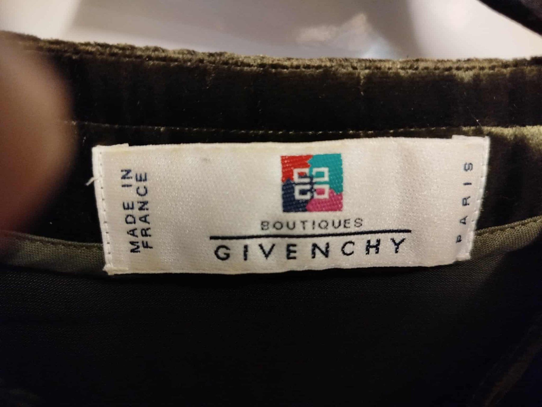 Giacche: Veste en velours Givenchy. – Usato da La Chaux-de-Fonds venduto da Emmaus2300CDF 2
