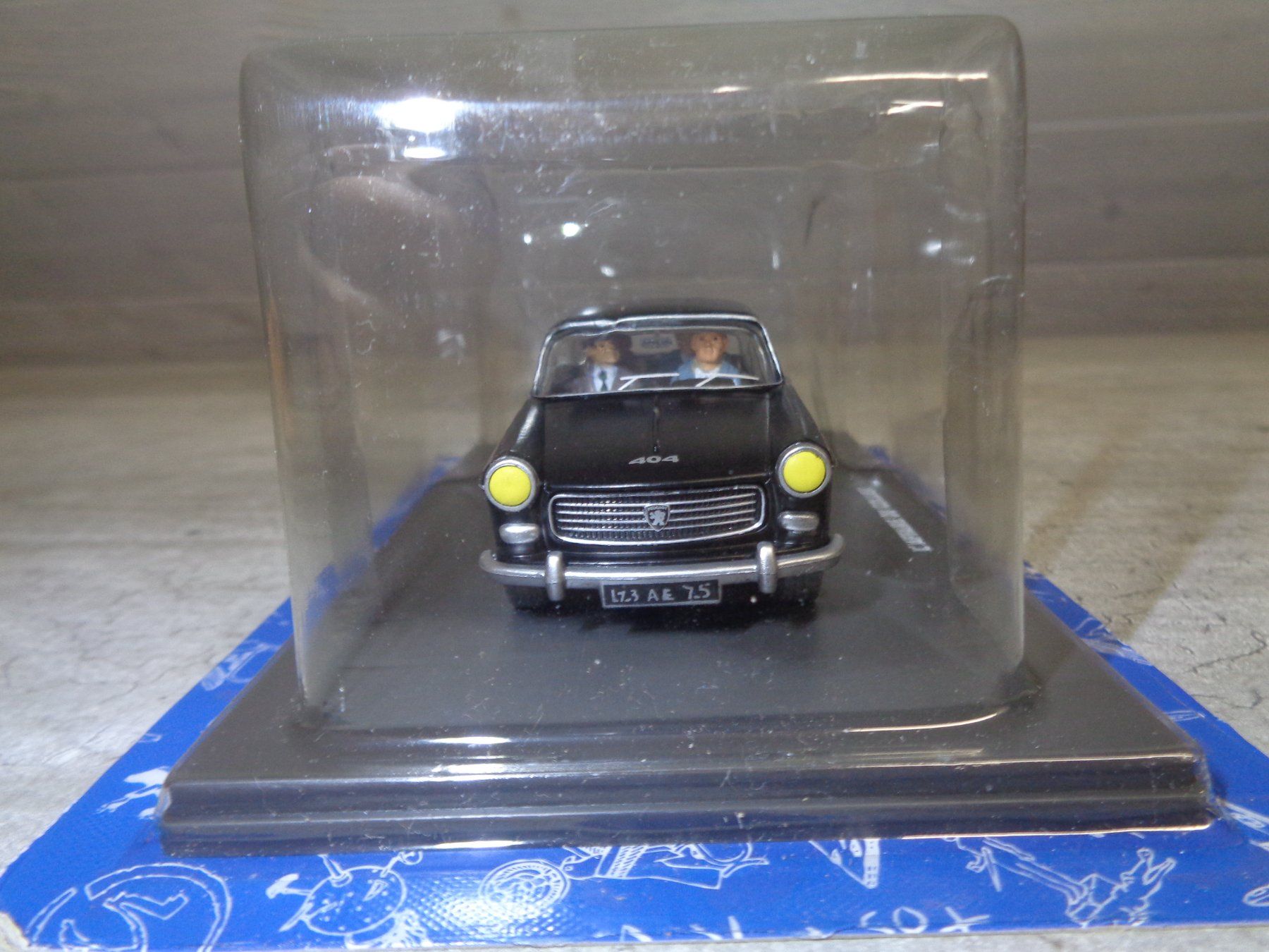 Peugeot Modellini d'auto: Hachette 1:43 Blake et Mortimer Peugeot 404 – Nuovo e nell'imballaggio originale da Reconvilier venduto da rallycar 3