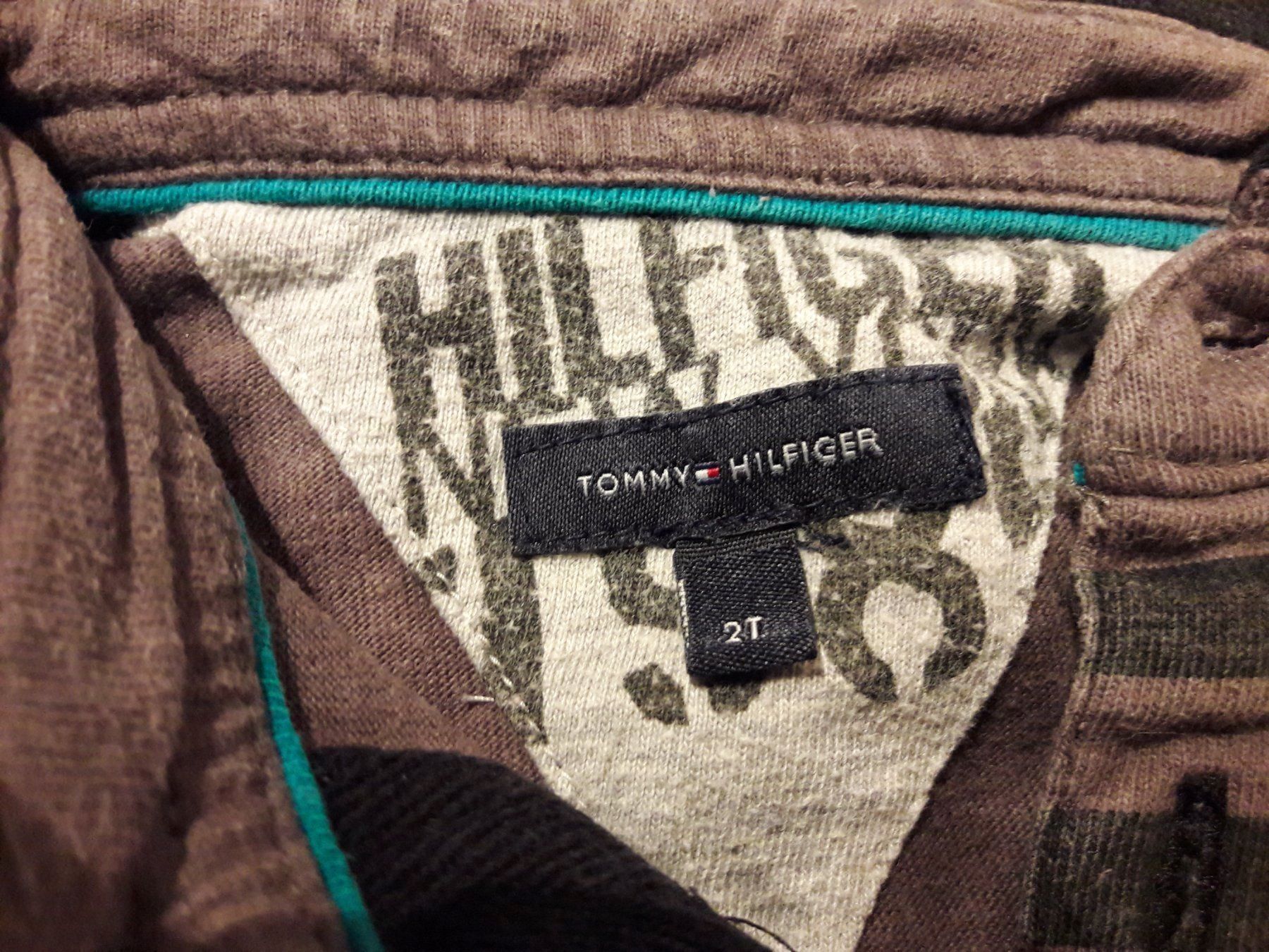 Tommy Hilfiger Chemises, T-shirts & Polos: Polo - Tommy Hiliger - 2 ans – D'occasion à Zürich par heldc 1