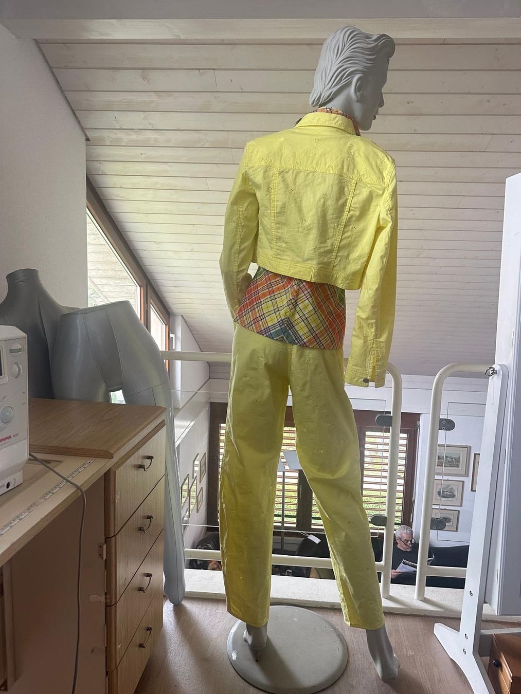 Escada Camicette: Neuwertige ärmellose Bluse von ESCADA – Usato da Neuhausen venduto da Lechasseur 6