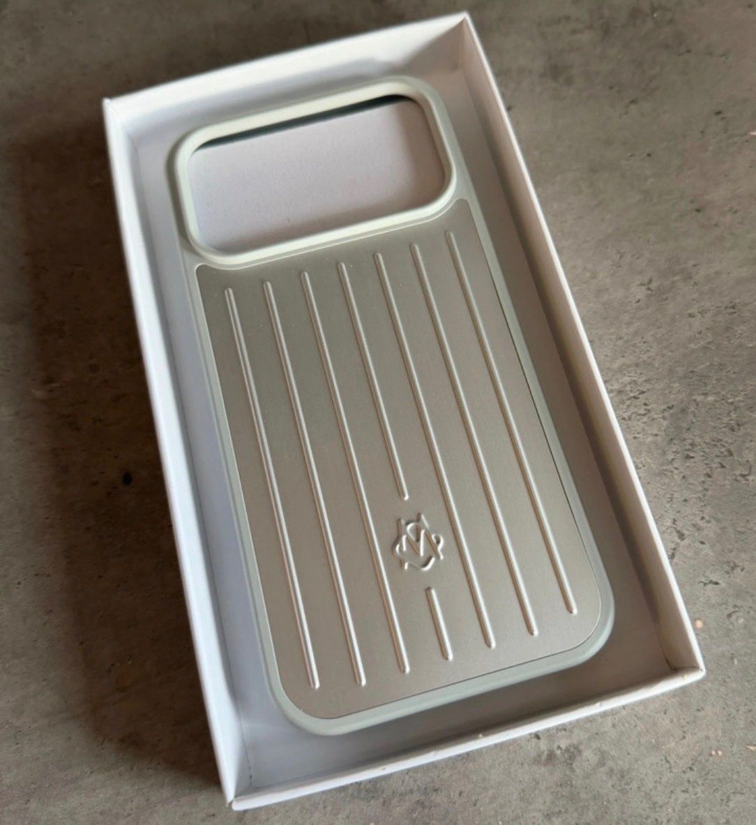 Apple Covers & Schutzfolien: IPhone 17 Pro Max Rimowa Case – Neu (gemäss Beschreibung) aus Campocologno von fsc.7wcp 1