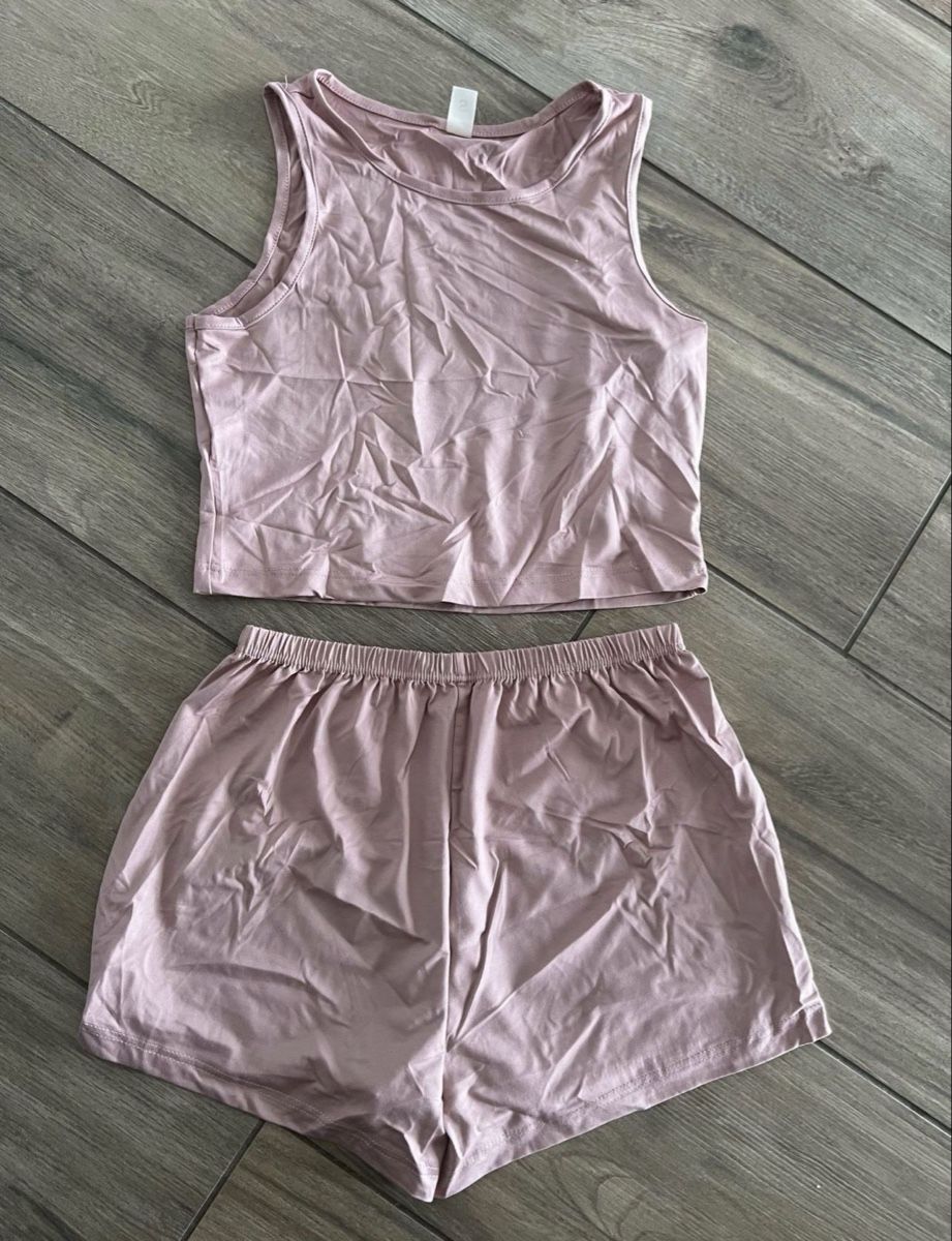Lotti di vestiti: Top und Shorts ungetragen Grösse S – Nuovo e nell'imballaggio originale da Dübendorf venduto da ali_g7p8