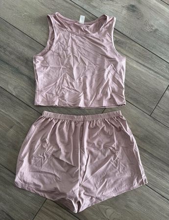 Top und Shorts ungetragen Grösse S