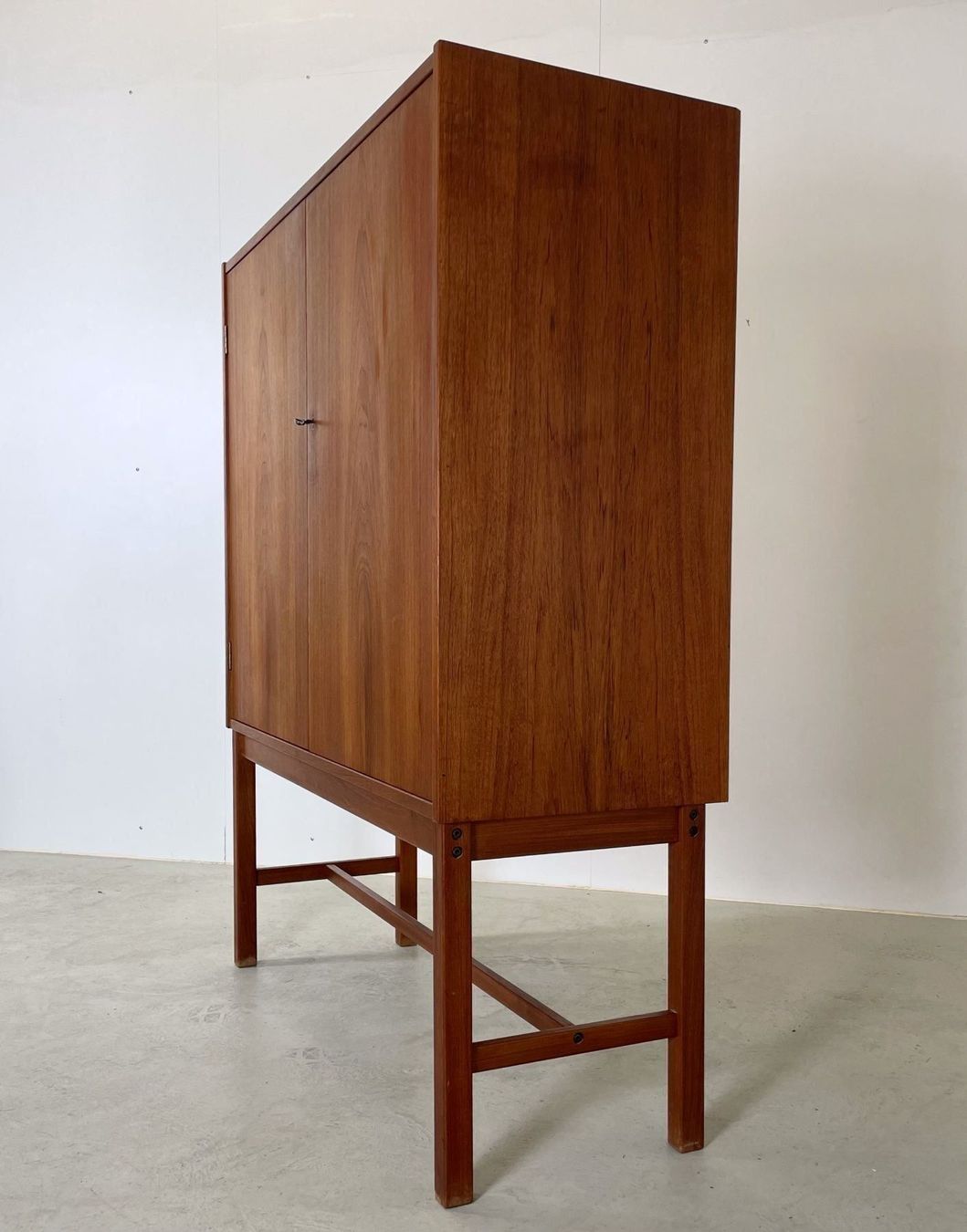 Armadi: MidCentury Teak Barschrank Nils Johnsson 60s – Usato da Basel venduto da MidMod20C 2