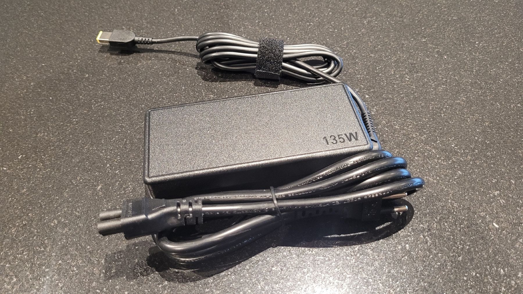 Caricabatterie: Netzgerät 135W Dockingstation Lenovo 40AF – Nuovo (secondo la descrizione) da Klingnau venduto da Groofty69 1