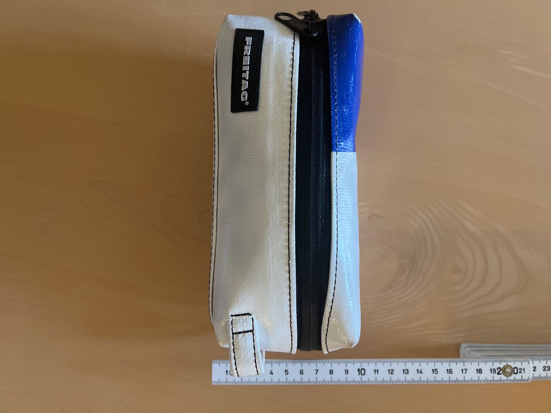 Freitag Custodie per cosmetici: Freitag Toiletry Bag White Blue – Usato da Zürich venduto da olfri 6
