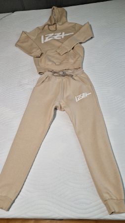 IZZI Trainingsanzug Beige, Grösse S/M, Top Zustand!