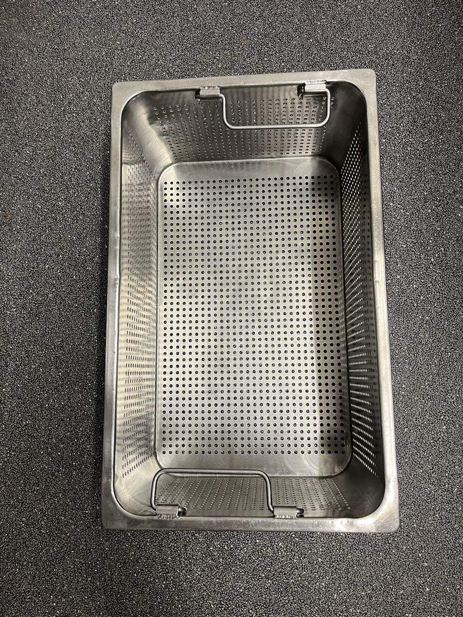 Elettrodomestici da cucina: GN Schale Lochsieb  – Usato da Sursee venduto da Carisma3 1