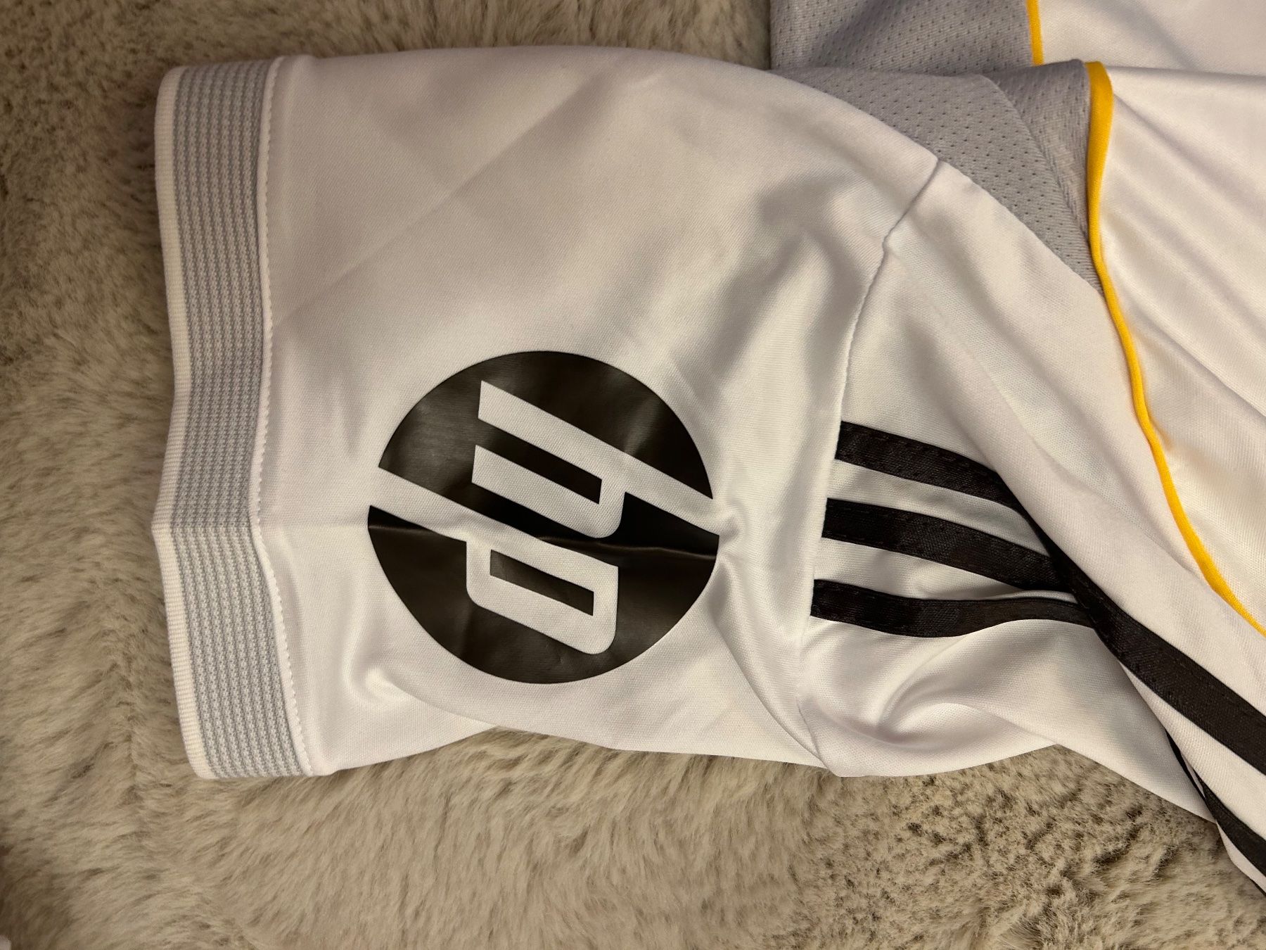 Real Madrid Leibchen & Hosen: Real Madrid Trikot 2025/2026 – Gebraucht aus Lenk im Simmental von niczbaeren 4