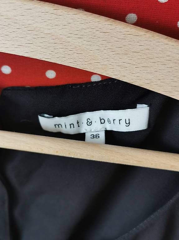 Mint & Berry Kleider: mint&berry Plissee Kleid schwarz Gr. 36 S – Gebraucht aus Zürich von nina46 1