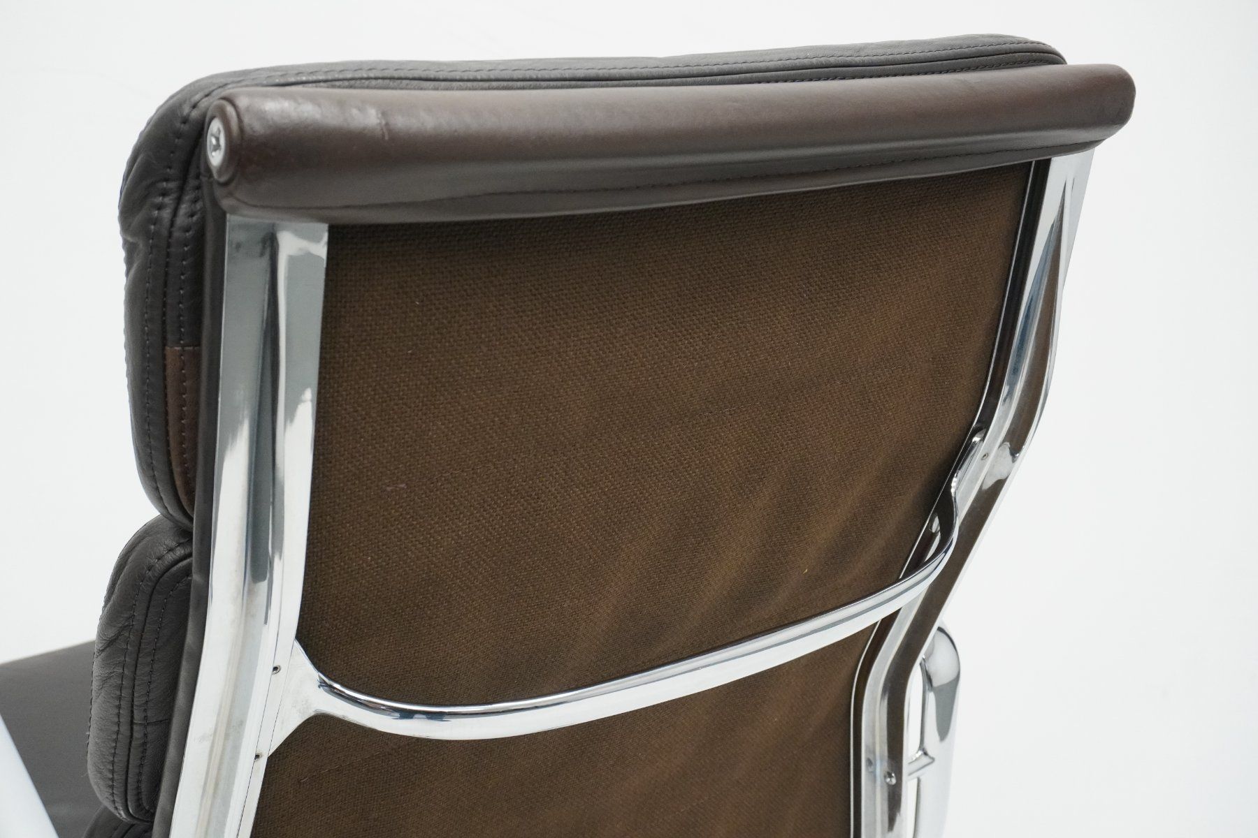 Vitra Sedie: Vitra Soft Pad EA219 Leder chocolate – Usato da Bad Zurzach venduto da QLASSIQ 7