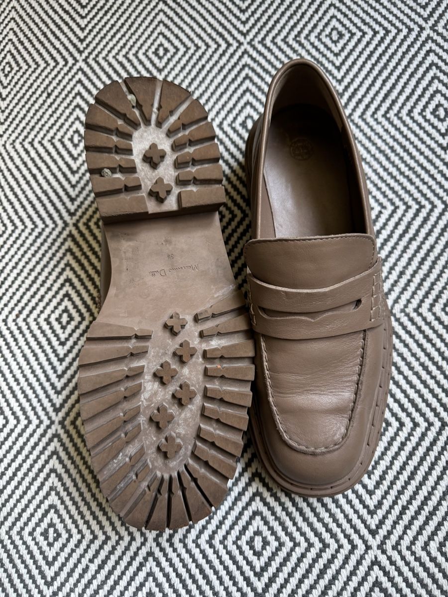 Massimo Dutti Scarpe da donna: Massimo Dutti Beige Leather Loafer – Usato da Zürich venduto da ari_cr2f 1