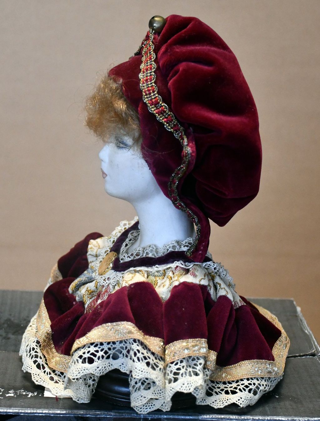 Statuette: Frau Büste aus Keramik – Usato da Rotkreuz venduto da salsanera 3