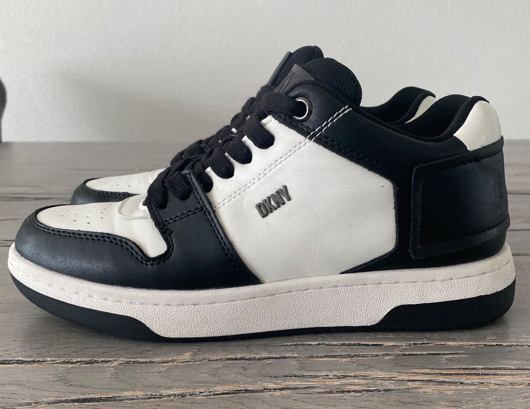 DKNY Scarpe da donna: DKNY Damen Sneaker – Nuovo (secondo la descrizione) da Volketswil venduto da 9394 2