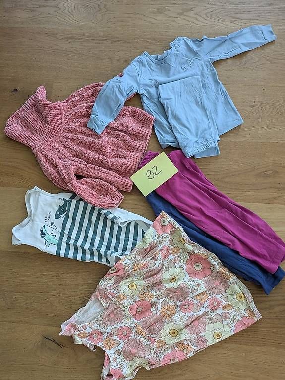 Lotti & Set di vestiti: Grösse 92: Kleiderwundertüte :-) – Usato da Turbenthal venduto da Famara2010 2