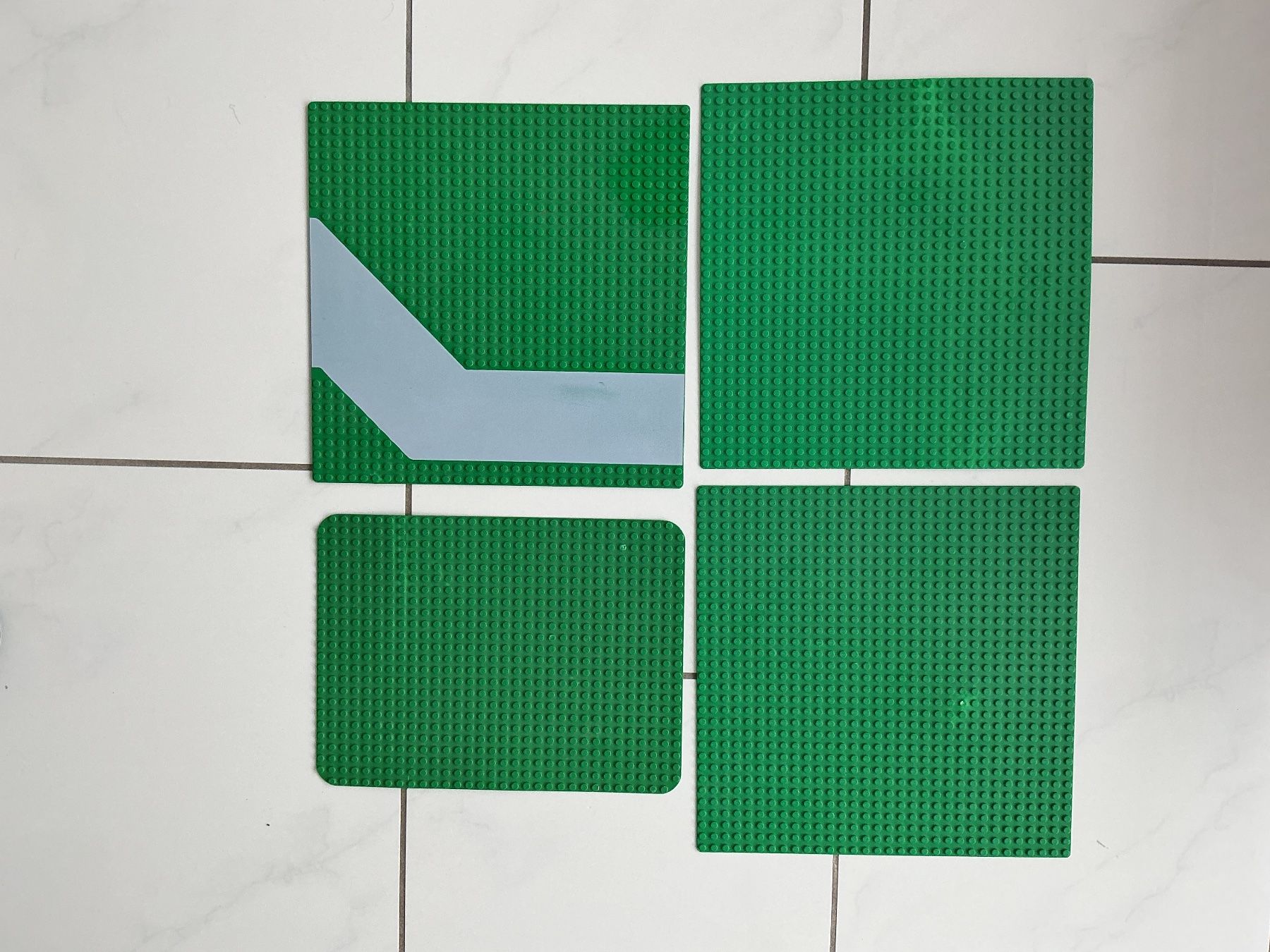 Lego Jeux de construction: 4 Lego Grundplatten – D'occasion à Biel-Benken BL par Cold334
