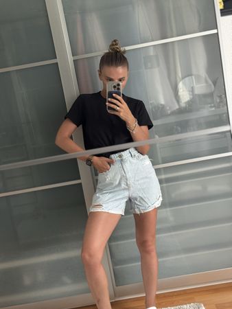 Trendy Zara Denim Shorts - Size EU 34 - Summer Style