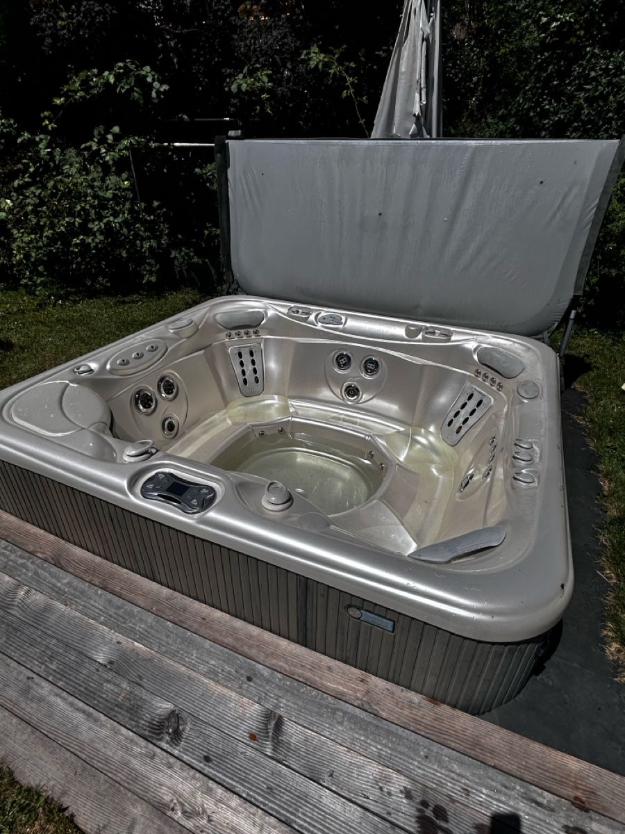 Bains à remous: Jacuzzi Whirlpool – D'occasion à Hünibach par JasiR