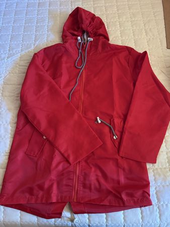 Regenjacke rot Kapuze gestreiftes Innenfutter neuwertig