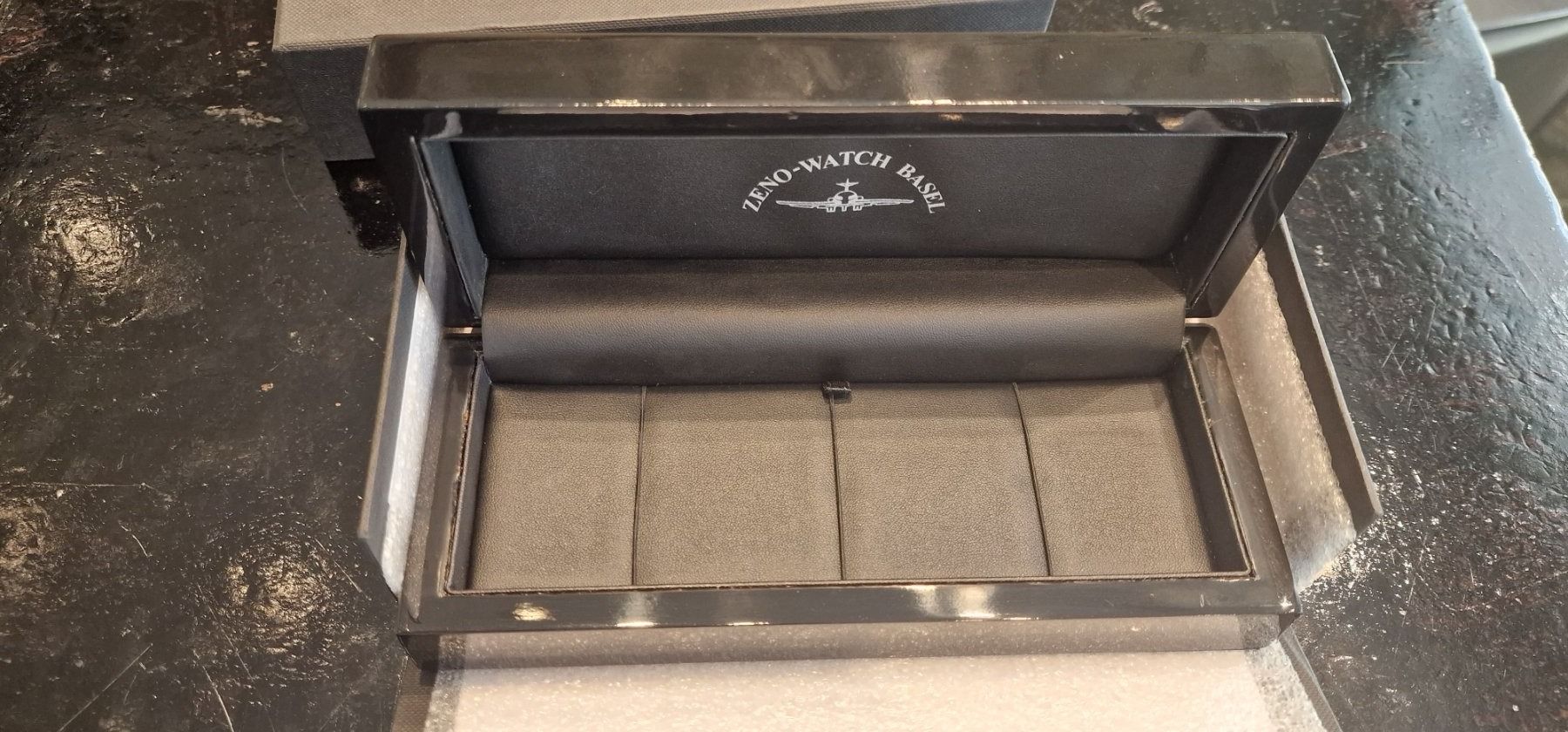 Scatole porta orologi: Edle Uhrenbox der Marke Zeno-Watch Basel – Usato da Unterägeri venduto da Altgoldschmuck 4