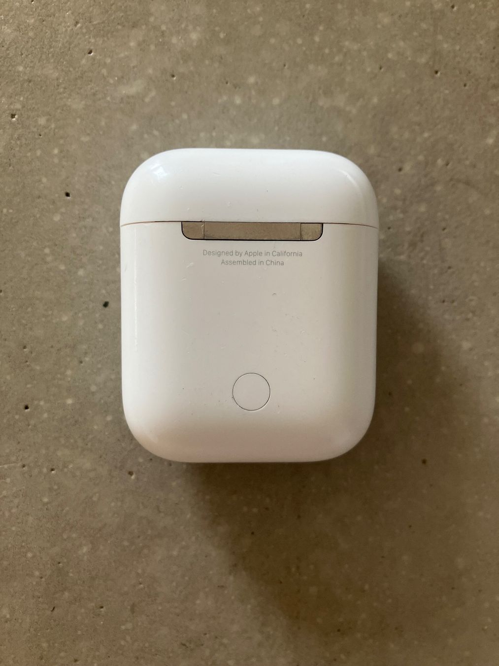 Apple Cuffie: APPLE AIRPODS Case – Usato da Lausanne venduto da mr.v 2