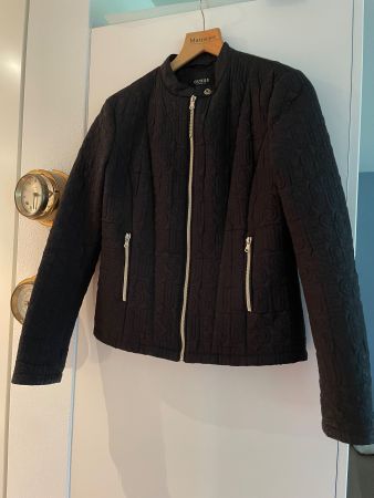 Schöne Jacke von GUESS
