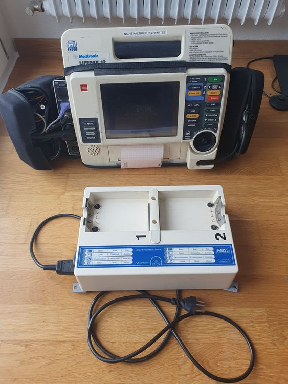 Patientenmonitor / Defibrillator Lifepak 12 Kaufen auf Ricardo