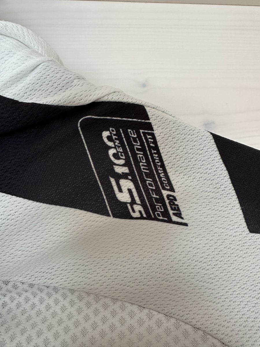 Assos Canottiere & Pantaloni: Maillot de cyclisme Assos Cento été, taille M, noir/blanc – Usato da Lugnorre venduto da Steph_4 2