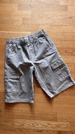 Schöne Shorts Gr. 176, Neu
