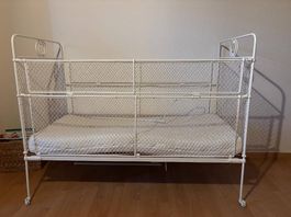 Ancien lit bébé