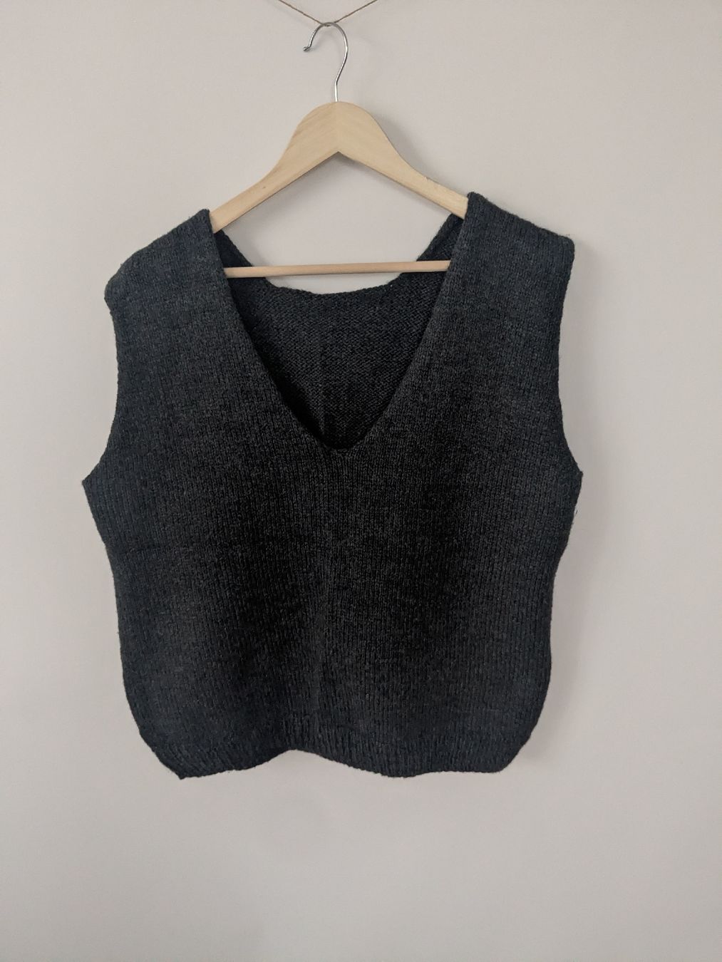 Gilet & Giacche senza maniche: Strickweste Damen grau V-Ausschnitt Gr.L – Usato da Rorschach venduto da olg_5qq2 1