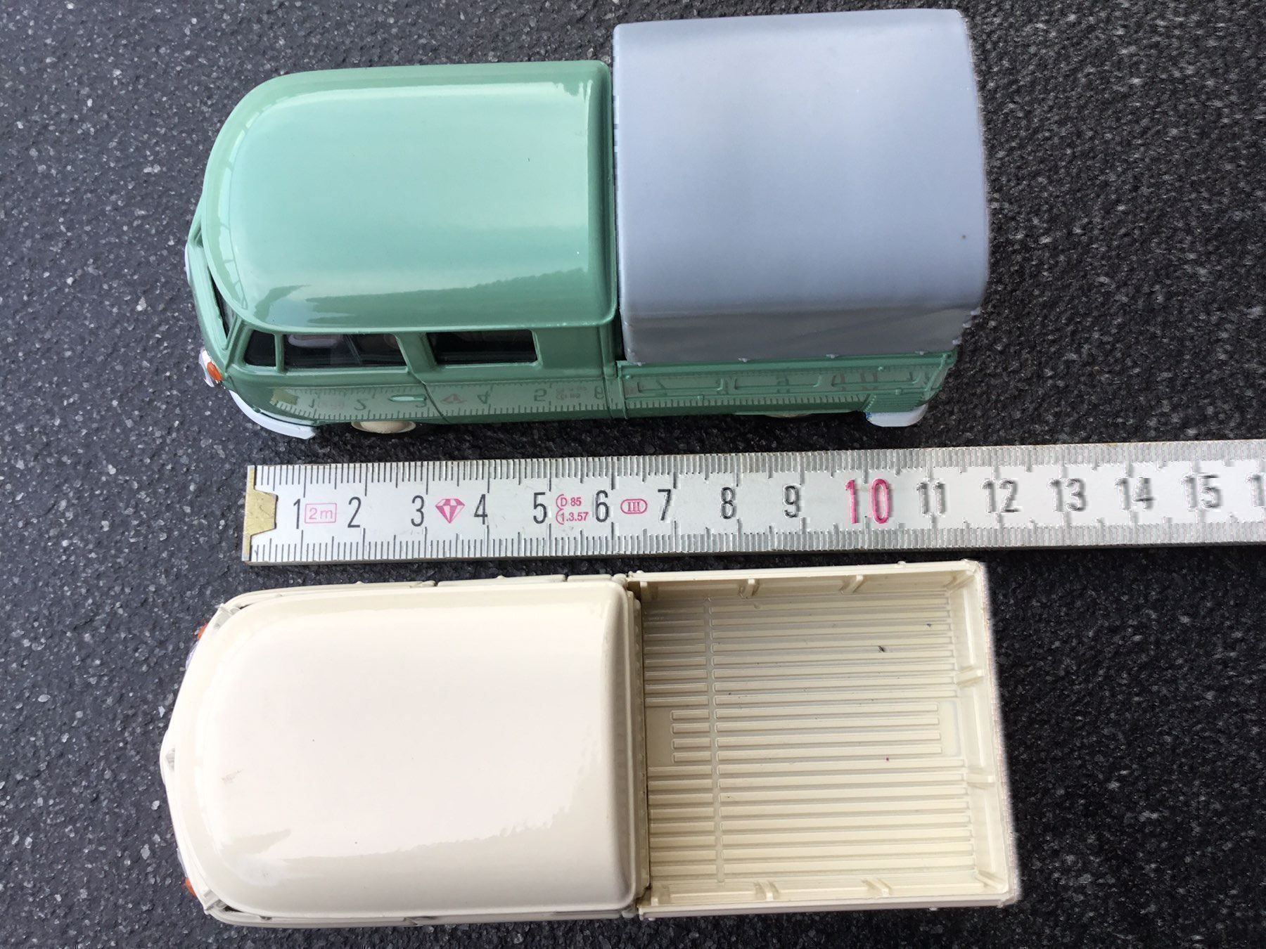 Volkswagen Modellini d'auto: VW Bus T1 Doka  2 Stück – Nuovo (secondo la descrizione) da Erlenbach im Simmental venduto da Model_box 6