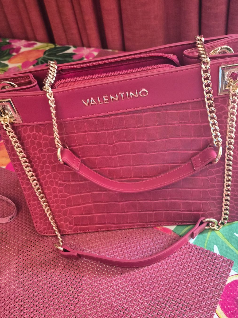 Valentino Borse da donna: VALENTINO TASCHE ROT NEU – Nuovo (secondo la descrizione) da glattbrugg venduto da Aurica 2