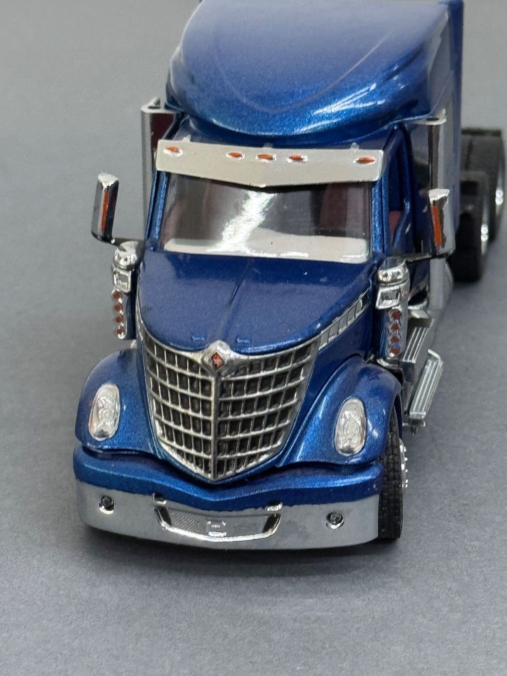 Modellini d'auto: International LoneStar Sleeper Cab  1:50 – Nuovo (secondo la descrizione) da Luzern venduto da aa43modelcars-Luzern 1