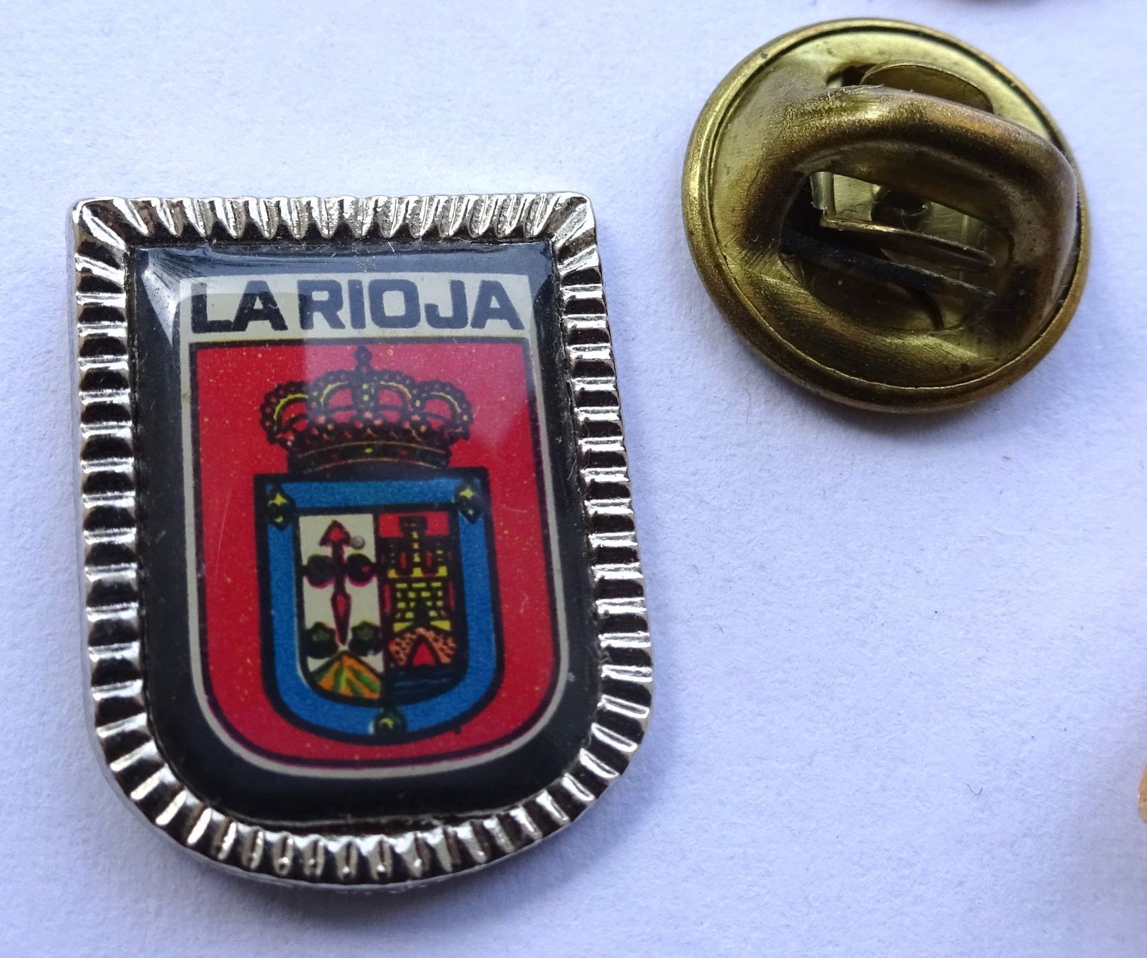 Placchette & Badge: Pin  LA RIOJA  Wappen – Usato da Utzenstorf venduto da BUtter81