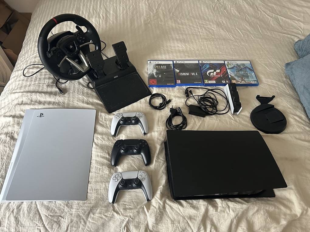 Sony Console: PS5 Set  3 Controller + Racing Wheel + 4 Spiele + Cover! – Usato da Uster venduto da _Crystal_