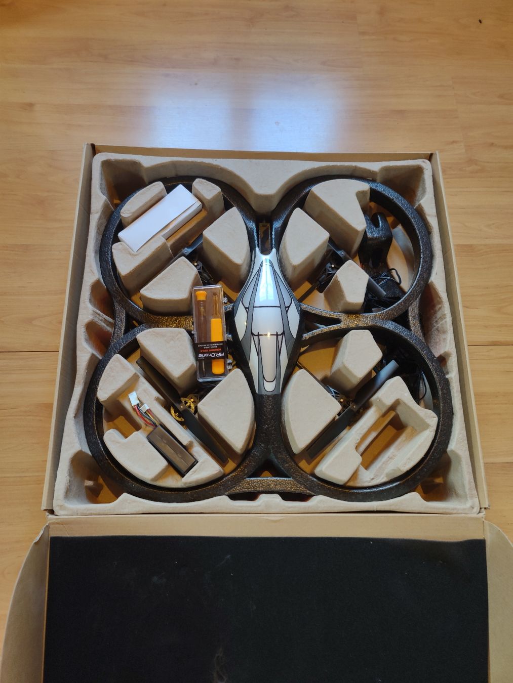 Parrot RC Kits de montage: AR Drone 1.0 – D'occasion à Cormoret par Manuel.E 2