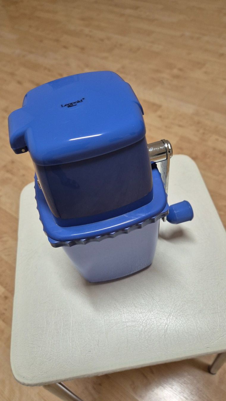 Appareils de cuisine: Eis Crusher, Eis Zerkleinerer, blau – D'occasion à Kilchberg ZH par logn
