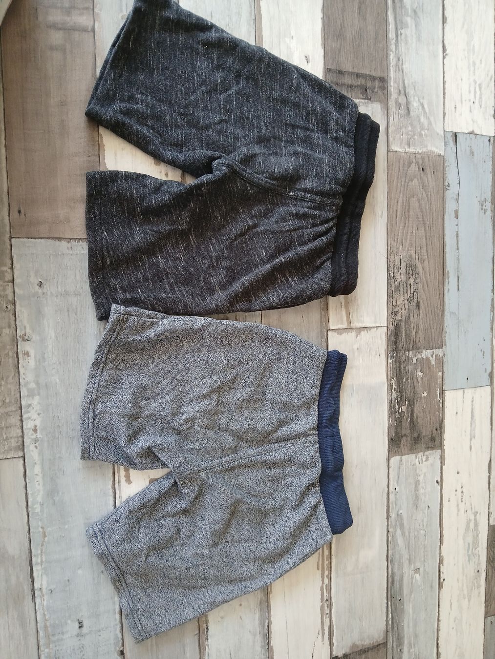 Ensembles coordonnés: 122 kurze weiche Trainer Hosen bequem  – D'occasion à Sevelen par boutiquenounou 1