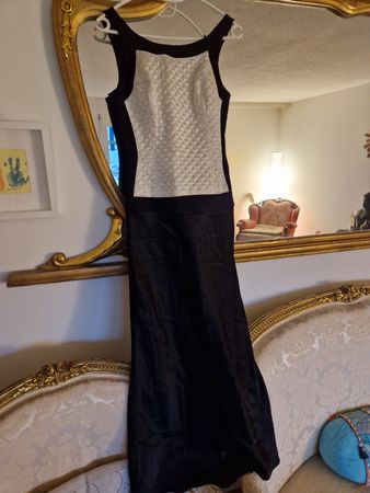 Schönes Abendkleid Designer J. Murrough