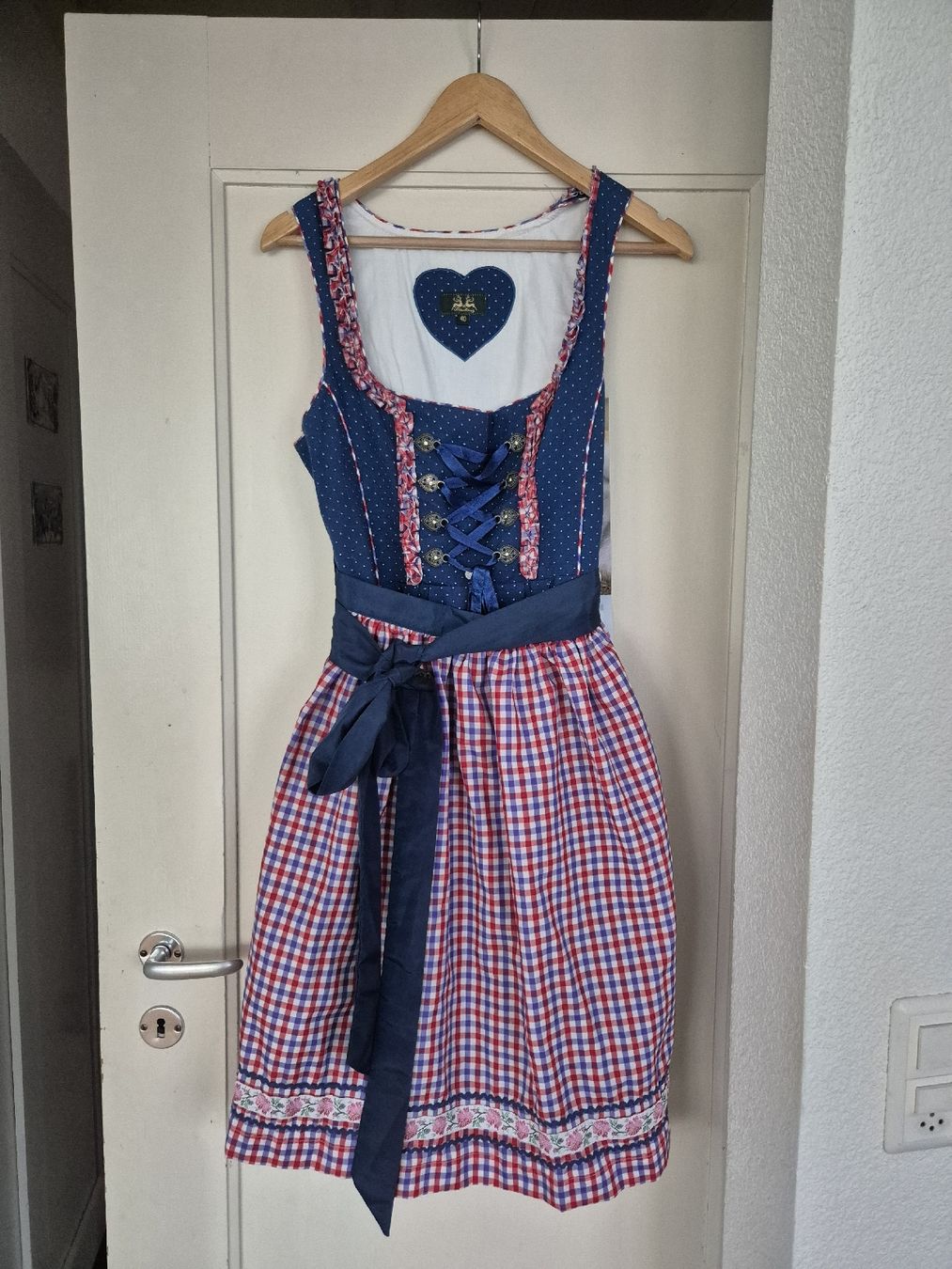 Kleider: Dirndl Wiesn König Gr. 40 – Gebraucht aus Burgdorf von Minitiki